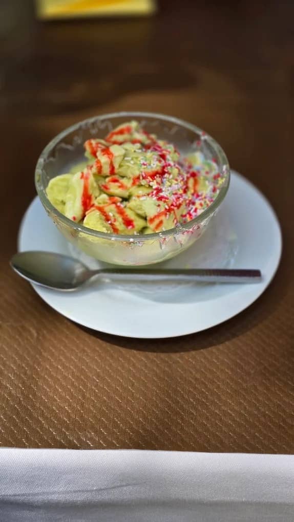 Dessert glacé servi en coupe