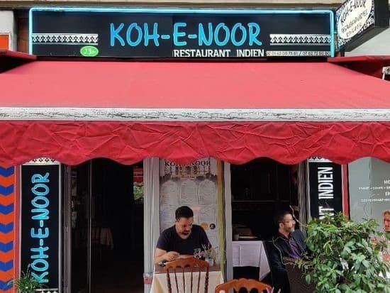La devanture rouge du Koh E Noor, avenue Jean Jaurès